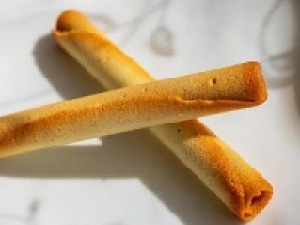 ◆即日～長期 ※スタート日相談OK【未経験OK / 週3日～OK 】日給12000円＋交通費『品川エキュート』ロール型のクッキーは代表商品！手土産、日本土産の大定番！箱入り・袋入り洋菓子販売◇20代.30代.40代女性活躍中＜専用フォーム返信＆オンラインで簡単登録＞FD-T-yoku-long-mane①