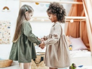 ◆長期◆時給1500円(経験有)+交通費◆＜BeBe / ベベ　有明ガーデン＞ヨーロピアンカジュアルな可愛さ100％の老舗子供服ブランド♪子供服販売経験者歓迎！◆週払いOK / 制服貸与 / 社保有給完備 / 駅から徒歩5分以内◆ 20代,30代,40代前半女性スタッフ活躍中！＜専用フォームの返信＆オンラインで簡単登録＞AP-T-bebe-d