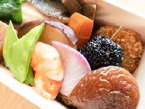【デパ地下で未経験歓迎の食品販売】即日～長期 ＜新宿伊勢丹＞季節を感じる和惣菜・お弁当販売◇時給1450～1500円+交通費◇ 和食が好き、食品販売デビューなど大歓迎！[勤務日数や時間の相談可] 20代.30代.40代.50代女性活躍中◇週払いOK＜専用フォーム返信＆オンラインで簡単登録＞FD-T-nada②-d